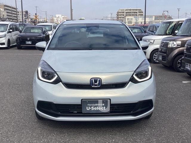 フィット e:HEVホーム 元デモカー 助手席エアバッグ 運転席エアバッグ アイドリングストップ 禁煙 LEDライト USB接続 バックカメラ ABS サイドエアバッグ オートクルーズコントロール フルセグTV DVD再生(3枚目)