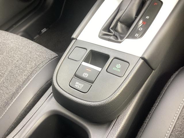 フィット e:HEVホーム 元デモカー 助手席エアバッグ 運転席エアバッグ アイドリングストップ 禁煙 LEDライト USB接続 バックカメラ ABS サイドエアバッグ オートクルーズコントロール フルセグTV DVD再生(10枚目)