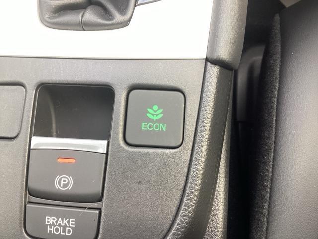 フィット e:HEVホーム 元デモカー 助手席エアバッグ 運転席エアバッグ アイドリングストップ 禁煙 LEDライト USB接続 バックカメラ ABS サイドエアバッグ オートクルーズコントロール フルセグTV DVD再生(11枚目)