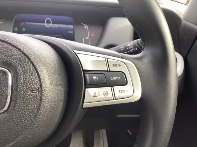 フィット e:HEVホーム 元デモカー 助手席エアバッグ 運転席エアバッグ アイドリングストップ 禁煙 LEDライト USB接続 バックカメラ ABS サイドエアバッグ オートクルーズコントロール フルセグTV DVD再生(14枚目)