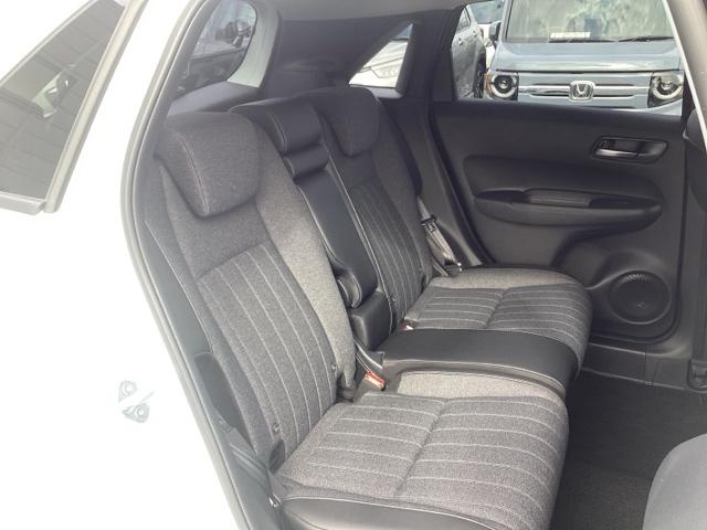 フィット e:HEVホーム 元デモカー 助手席エアバッグ 運転席エアバッグ アイドリングストップ 禁煙 LEDライト USB接続 バックカメラ ABS サイドエアバッグ オートクルーズコントロール フルセグTV DVD再生(20枚目)