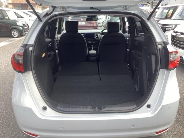 フィット e:HEVホーム 元デモカー 助手席エアバッグ 運転席エアバッグ アイドリングストップ 禁煙 LEDライト USB接続 バックカメラ ABS サイドエアバッグ オートクルーズコントロール フルセグTV DVD再生(23枚目)