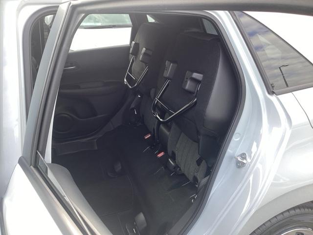 フィット e:HEVホーム 元デモカー 助手席エアバッグ 運転席エアバッグ アイドリングストップ 禁煙 LEDライト USB接続 バックカメラ ABS サイドエアバッグ オートクルーズコントロール フルセグTV DVD再生(24枚目)