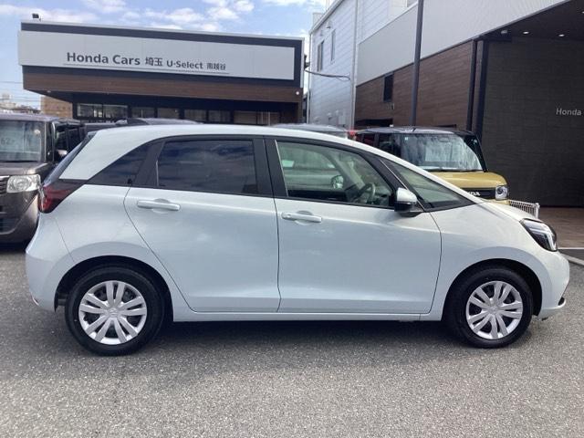 フィット e:HEVホーム 元デモカー 助手席エアバッグ 運転席エアバッグ アイドリングストップ 禁煙 LEDライト USB接続 バックカメラ ABS サイドエアバッグ オートクルーズコントロール フルセグTV DVD再生(30枚目)