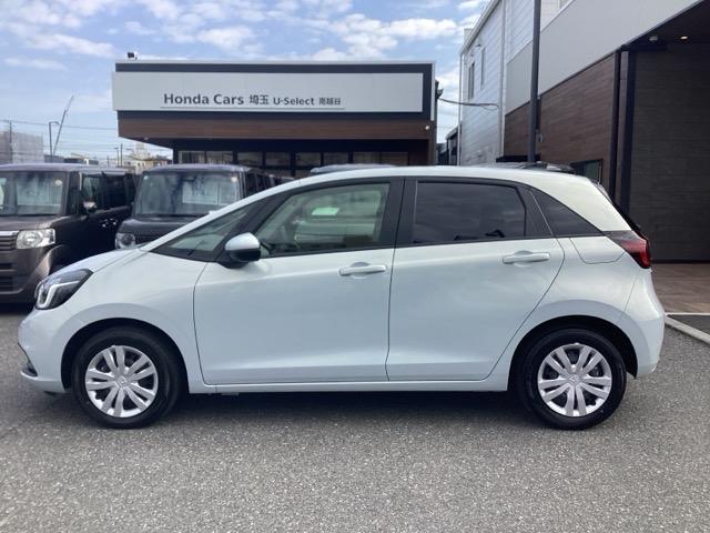 フィット e:HEVホーム 元デモカー 助手席エアバッグ 運転席エアバッグ アイドリングストップ 禁煙 LEDライト USB接続 バックカメラ ABS サイドエアバッグ オートクルーズコントロール フルセグTV DVD再生(31枚目)