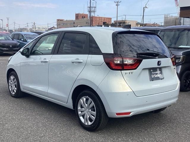 フィット e:HEVホーム 元デモカー 助手席エアバッグ 運転席エアバッグ アイドリングストップ 禁煙 LEDライト USB接続 バックカメラ ABS サイドエアバッグ オートクルーズコントロール フルセグTV DVD再生(34枚目)