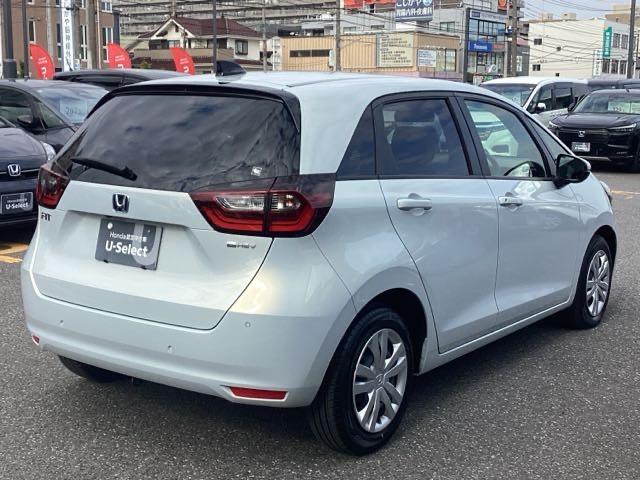 フィット e:HEVホーム 元デモカー 助手席エアバッグ 運転席エアバッグ アイドリングストップ 禁煙 LEDライト USB接続 バックカメラ ABS サイドエアバッグ オートクルーズコントロール フルセグTV DVD再生(36枚目)