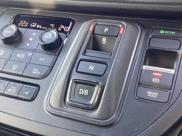 ステップワゴン e:HEVスパーダ アルミ 1オーナー フルオートエアコン メモリナビ ESC シートヒータ キーフリー LEDヘッドランプ イモビ ABS リアカメラ スマートキ USBポート クルーズコントロール ECOモード 禁煙(11枚目)