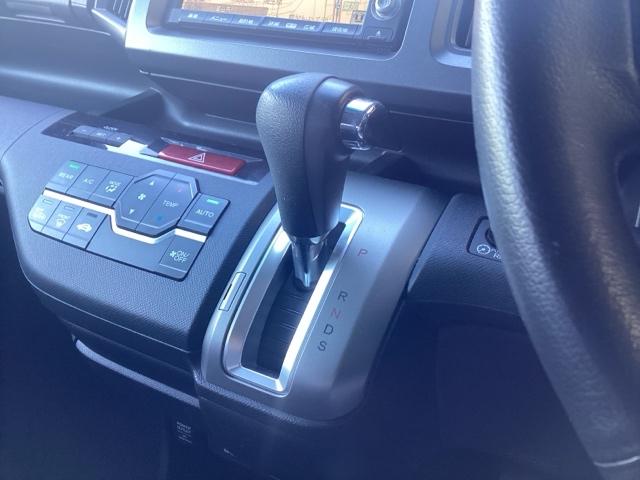 ステップワゴンスパーダ Z 横滑防止 イモビ スマキー 地デジTV バックモニタ- 3列シ-ト キーフリー パワーウィンド HDDナビ 禁煙車両 ETC付 AW ナビ・TV エアコン DVD再生 エアバック ABS PS(11枚目)