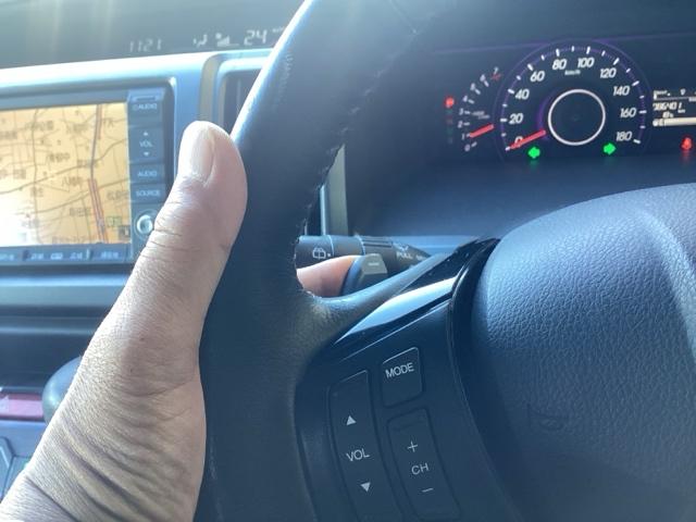 ステップワゴンスパーダ Z 横滑防止 イモビ スマキー 地デジTV バックモニタ- 3列シ-ト キーフリー パワーウィンド HDDナビ 禁煙車両 ETC付 AW ナビ・TV エアコン DVD再生 エアバック ABS PS(15枚目)