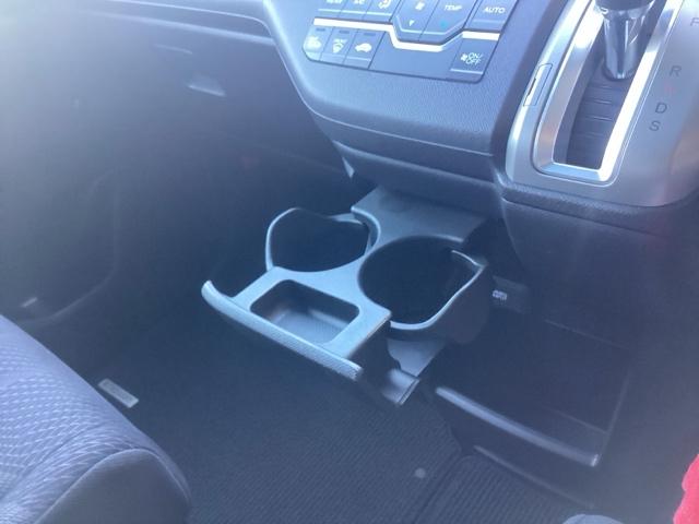 ステップワゴンスパーダ Z 横滑防止 イモビ スマキー 地デジTV バックモニタ- 3列シ-ト キーフリー パワーウィンド HDDナビ 禁煙車両 ETC付 AW ナビ・TV エアコン DVD再生 エアバック ABS PS(19枚目)