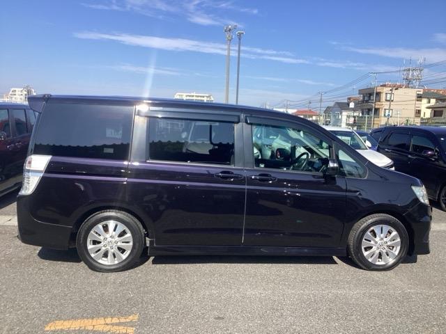 ステップワゴンスパーダ Z 横滑防止 イモビ スマキー 地デジTV バックモニタ- 3列シ-ト キーフリー パワーウィンド HDDナビ 禁煙車両 ETC付 AW ナビ・TV エアコン DVD再生 エアバック ABS PS(33枚目)