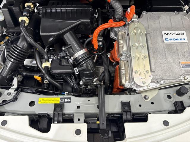 ノート e-パワーメダリスト 純正メモリーナビ フルセグTV バックカメラ 全方位カメラ スマートキー LEDヘッドライト 前後ドラレコ ETC クルーズコントロール 横滑り防止装置 被害軽減ブレーキ DVD再生可 TVナビ 禁煙(3枚目)