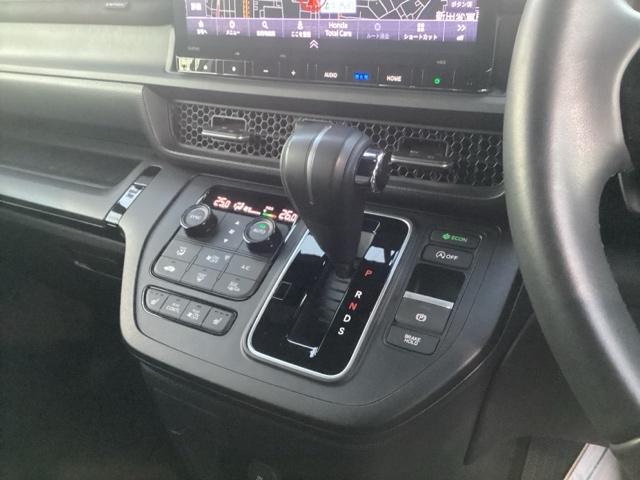 ステップワゴン スパーダプレミアムライン　ホンダセンシング、ホンダコネクトナビ＆マルチビューカメラ、リア席モニター、ドラレコ、電動スライドドア、サイドエアバック、ＥＴＣ、フルオートエアコン、ブラインドスポットインフォメーション　ＵＳＢ　ＥＳＣ（13枚目）