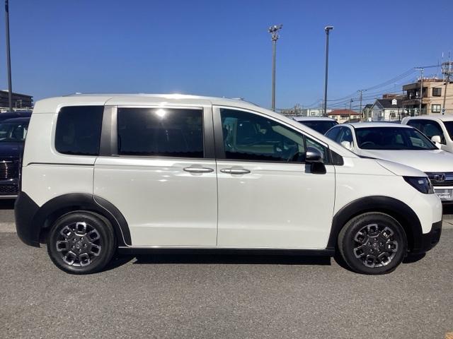 フリード クロスター　ホンダセンシング　１１．４インチホンダコネクトナビ＆Ｒカメラ　ドラレコ　電動スライドドア　サイドエアバック　ＥＴＣ　フルオートエアコン　ＥＣＯＮモード　地デジフルセグ　両側電動パワースライドドア（32枚目）