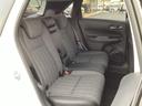 リアシートの足元広々!ゆったり空間で楽チンです。 ロングドライブも快適です。