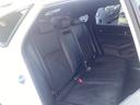 リアシートの足元広々！ゆったり空間で楽チンです。　ロングドライブも快適です。