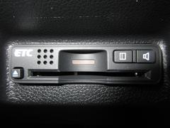 今や必需品のＥＴＣが付いています！ＥＴＣを使えば土日祝日割や深夜割などのメリットを受けることができます。（※注、ＥＴＣセットアップ費用は含まれておりません。別途必要となります。 7