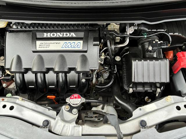 フリードハイブリッド ジャストセレクション　ワンオーナー・７インチ純ナビＴＶ・Ｒカメラ・スマートキー・ＨＩＤ・ＥＴＣ・ＡＷ　ナビテレビ　横滑り防止機能　記録簿　オートクルーズ　地デジ　エアバック　ウォークスルー　ＤＶＤ再生可能　ＰＳ　ＨＤＤナビ（62枚目）