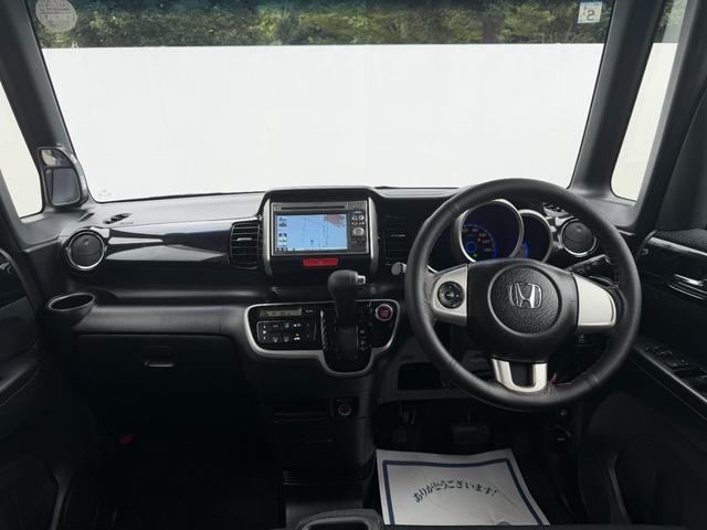 N-BOXカスタム G・Lパッケージ ワンオーナー・7インチ純ナビTV・Rカメラ・左パワスラ・HID・オートライト アイドリングストップ車 1オーナー ナビ・TV スマキ- フロントベンチシート 両側スライドドア パワーウィンドウ ABS(5枚目)