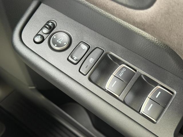 ステップワゴン ｅ：ＨＥＶスパーダプレミアムライン　禁煙・ワンオーナー・ドラレコ・障害物センサー・１１．４インチ純ナビＴＶ・Ｂｌｕｅｔｏｏｔｈ・ホンダコネクト・マルチビューカメラ・ＥＴＣ・シートヒーター・オットマン・パドルシフト・ＡＷ　マルチカメラ（62枚目）