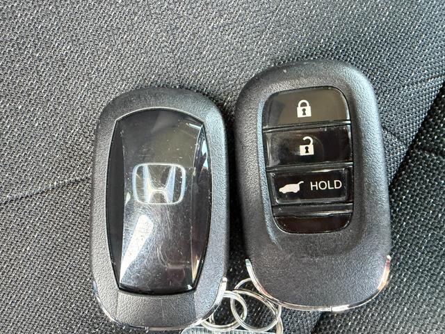 ヴェゼル ｅ：ＨＥＶＺ　無限スタイリングセット・外マフラー・ワンオーナー・ドラレコ・障害物センサー・純ナビＴＶ・Ｂｌｕｅｔｏｏｔｈ・ホンダコネクト・マルチビューカメラ・ＥＴＣ・デュアルＡＡＣ・ＡＷ　衝突回避支援ブレーキ機能（70枚目）