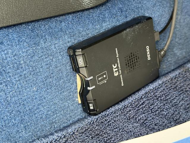 インテグラ タイプＲ　６ＭＴ・ワンオーナー・ＨＩＤ・ＥＴＣ・ＡＷ　ワンオーナー車　パワーステアリング　パワーウィンドウ　オートエアコン　助手席エアバッグ　運転席エアバッグ　ＡＢＳ　記録簿（32枚目）