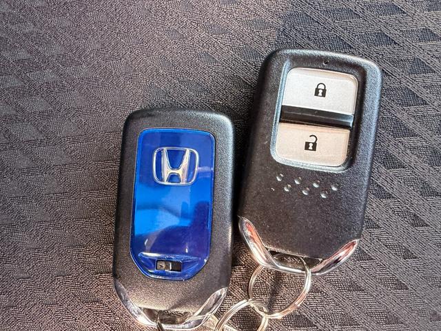 フィットハイブリッド Ｆコンフォートエディション　ＨｏｎｄａＳＥＮＳＩＮＧ・シートヒーター・ドラレコ・７インチ純ナビ・Ｂｌｕｅｔｏｏｔｈ・ＥＴＣ・ＬＥＤ　衝突軽減ブレーキ　セキュリティアラーム　ＵＳＢ接続　スマキー　クルーズコントロール　ＥＴＣ車載器（62枚目）