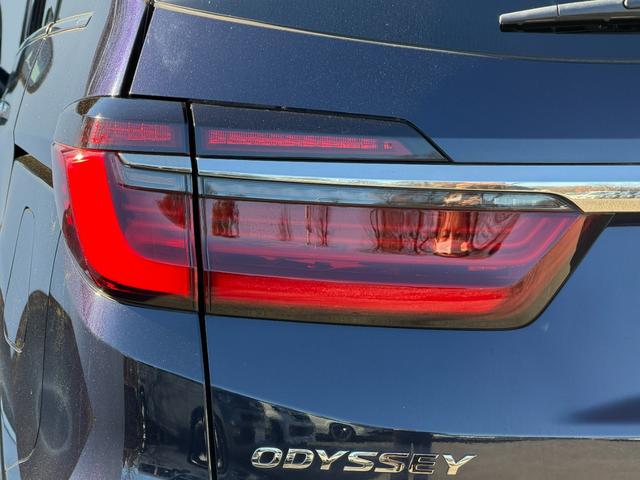 オデッセイハイブリッド ｅ：ＨＥＶアブソルート・ＥＸ　１０インチ純ナビ・Ｂｌｕｅｔｏｏｔｈ・ドラレコ・障害物センサー・シートヒーター・オットマン・インターナビ・ＬＥＤ・ＥＴＣ　ＬＥＤライト　シ－トヒ－タ－　両側ＰＳＤ　整備記録簿　フルセグ　ＤＶＤ再生機能（41枚目）