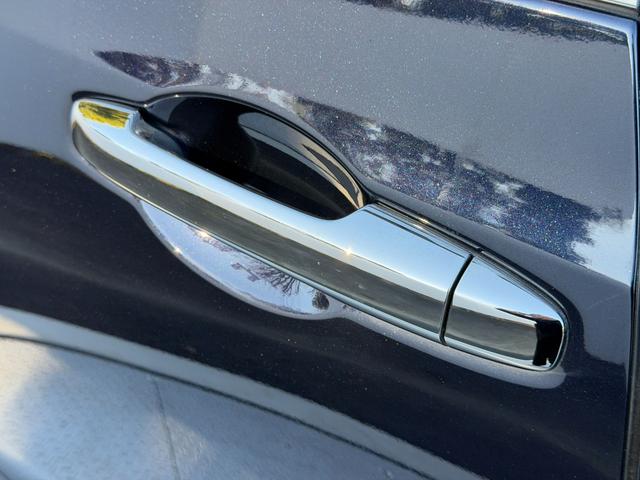 オデッセイハイブリッド ｅ：ＨＥＶアブソルート・ＥＸ　１０インチ純ナビ・Ｂｌｕｅｔｏｏｔｈ・ドラレコ・障害物センサー・シートヒーター・オットマン・インターナビ・ＬＥＤ・ＥＴＣ　ＬＥＤライト　シ－トヒ－タ－　両側ＰＳＤ　整備記録簿　フルセグ　ＤＶＤ再生機能（61枚目）