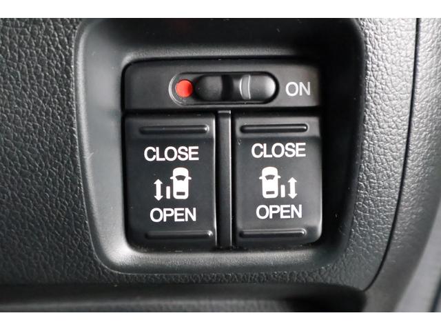 N-BOX G・ターボパッケージ 純ナビ Bカメ ETC 両Pスライドドア ECON 両側自動ドア 横滑り防止システム AUTOエアコン セキュリティアラーム ターボエンジン 地デジTV 整備記録簿 Wエアバッグ パワーステアリング(9枚目)