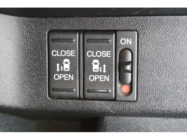 ステップワゴンスパーダ スパーダホンダセンシング 純正Mナビ 後席モニター ドラレコ 盗難防止 助手席エアバッグ ワンオーナ- Wパワスラ 記録簿有 地デジ サイドエアバッグ LEDライト 横滑り防止システム オートエアコン リアカメラ ナビ&TV(23枚目)