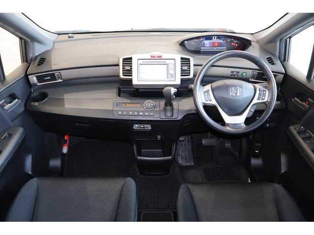 フリードスパイクハイブリッド ジャストセレクション 純正ナビ 左側パワスラ Bカメ Sキー キーフリー セキュリティーアラーム 横滑り防止機能 DVD視聴 後カメラ ワンセグTV ナビTV エアコン 記録簿 フルフラットシート 両側スライド片側電動(11枚目)