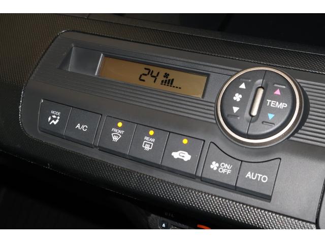 フリードスパイクハイブリッド ジャストセレクション 純正ナビ 左側パワスラ Bカメ Sキー キーフリー セキュリティーアラーム 横滑り防止機能 DVD視聴 後カメラ ワンセグTV ナビTV エアコン 記録簿 フルフラットシート 両側スライド片側電動(14枚目)