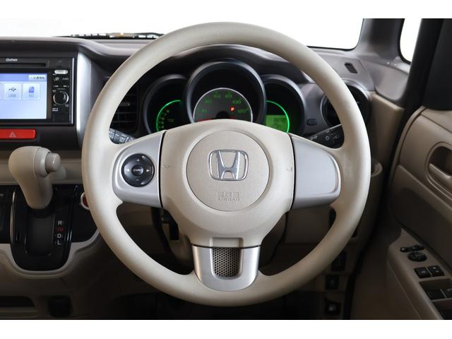 ハンドル部にオーディオリモコンスイッチが装備されてます！手元で視界をそらさずにボリューム調整・モード切替・選局・曲順スキップなどが可能！安全運転をしながらの操作が可能です！