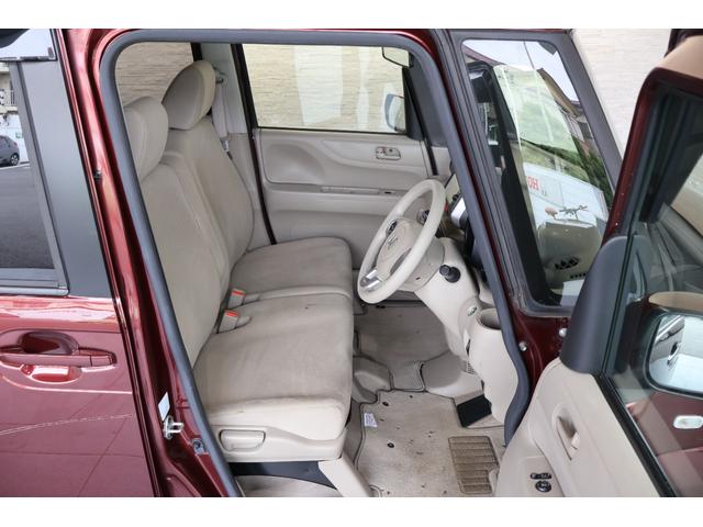 全ての座席で皆様に快適におくつろぎいただけるよう膝周りにゆとりを持たせ、心地よく座れるよう設計されています！！