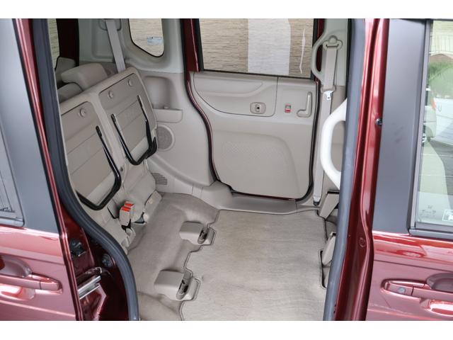 ＨＯＮＤＡ独自の機構！リアシートはチップアップ（跳ね上げ）することにより背の高い荷物も楽々積み込みすることが可能！！より空間を有効にするためにも大変便利なシートアレンジになります！！