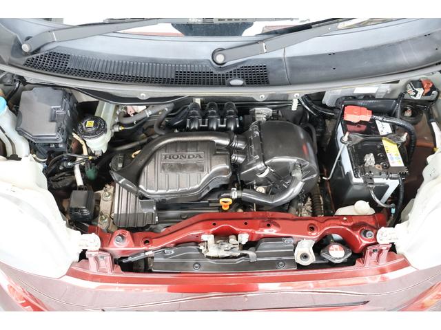 エンジンルームもとても綺麗な車両です。