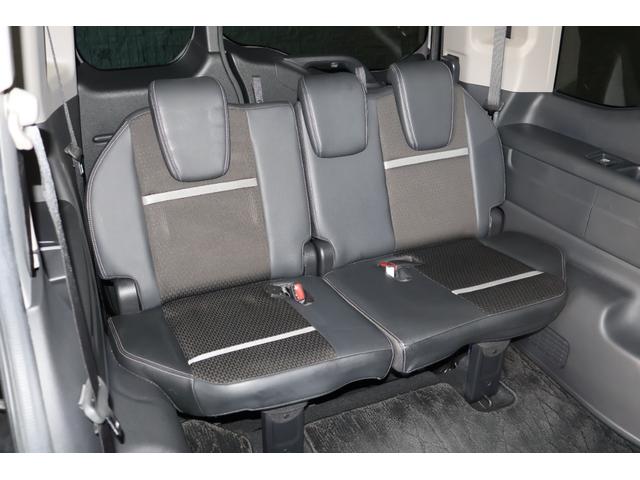 ３列目シートもゆとりの設計！大人数のドライブもお任せ下さい！必要のない時は簡単に収納することも可能！使い勝手の幅が広がります！