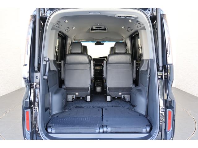 大口なテールゲートは活用の幅を広げてくれます！幅広、低い床面で大きな荷物の出し入れが簡単になります！日々のショッピング、レジャー等、生活を一段上のものにしてくれます！