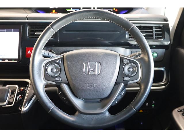 ハンドル部にオーディオリモコンスイッチが装備されてます！手元で視界をそらさずにボリューム調整・モード切替・選局・曲順スキップなどが可能！安全運転をしながらの操作が可能です！