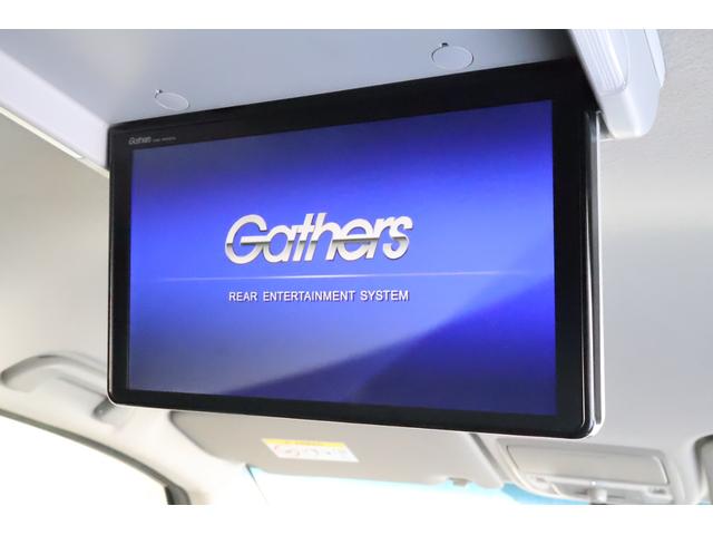 後席モニター付き！後部座席の人はドライブ中も映像を楽しむことができるため、長時間のドライブでも飽きることなく快適な移動時間を過ごせます！