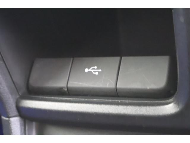 ＵＳＢソケットがついていますのでコードを繋げばスマートフォンなどの充電が出来ます！オーディオソース　ＵＳＢ　対応しております。