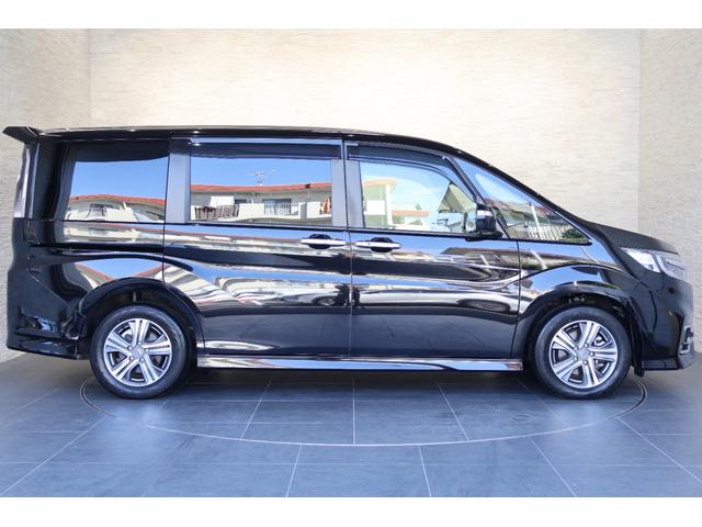 このお車はホンダ純正光脱臭・抗菌加工を納車前に致します。光触媒消臭は光触媒と銀イオンにより消臭とウイルス除菌や抗菌効果のダブル効果で車内を快適に保ちます。