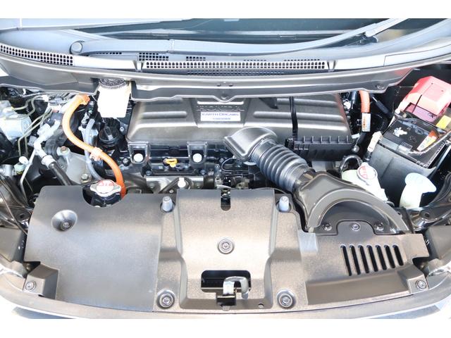 エンジンルームもとても綺麗な車両です。