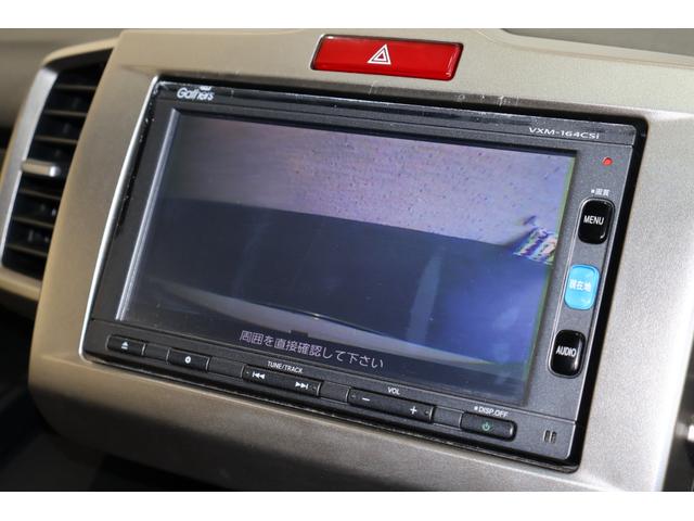 フリードハイブリッド ハイブリッドプレミアムエディション　純ナビ　両パワスラ　社外アルミ　Ｂカメラ　ＥＴＣ　Ｒカメ　ＵＳＢ　横滑り防止　両側電動ＳＤ　ＤＶＤ　オートクルーズコントロール　キーフリー　スマートキーシステム　ワンセグ　エアコン　パワーウィンドウ（3枚目）