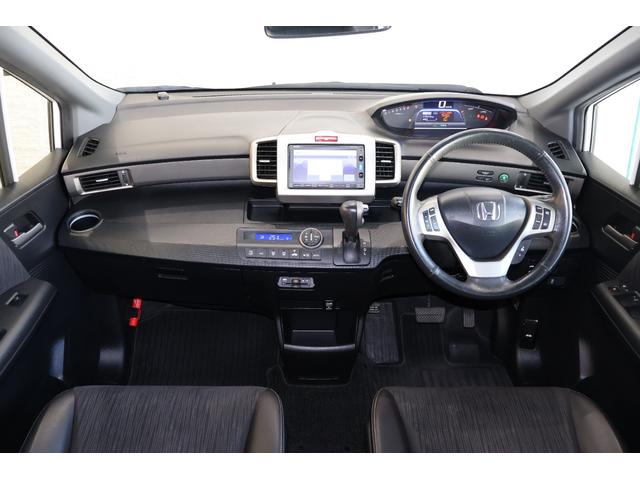 フリードハイブリッド ハイブリッドプレミアムエディション　純ナビ　両パワスラ　社外アルミ　Ｂカメラ　ＥＴＣ　Ｒカメ　ＵＳＢ　横滑り防止　両側電動ＳＤ　ＤＶＤ　オートクルーズコントロール　キーフリー　スマートキーシステム　ワンセグ　エアコン　パワーウィンドウ（4枚目）