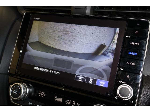 フロントにもカメラが装備されており、前方の安全確認はもちろんのこと狭い場所での駐車や雨の日・夜間など視界の悪いコンディションでのストレスの軽減にもなります！