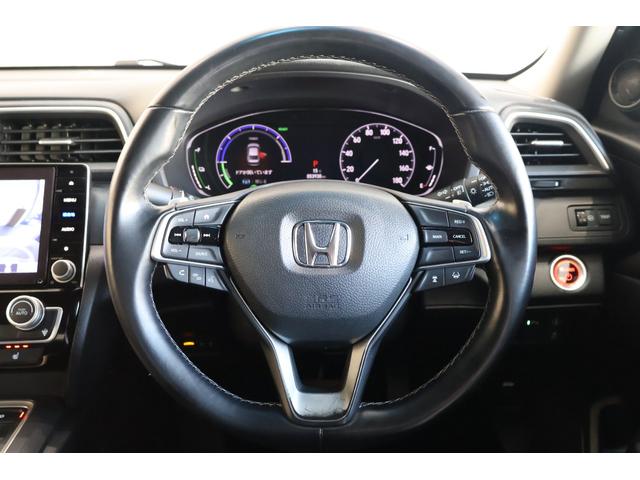 クルーズコントロールが装備されており、速度設定をするだけで一定の速度で自動走行が可能！！一定速度の走行なので燃費の向上やアクセルペダルを踏む必要が無いので長距離ドライブが快適になります！！