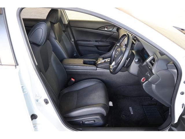 全ての座席で皆様に快適におくつろぎいただけるよう膝周りにゆとりを持たせ、心地よく座れるよう設計されています！！